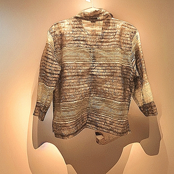 Unleash Your Style with the Pre-Loved West End Long Sleeve Button-Down Shirt - Picture 11 of 16